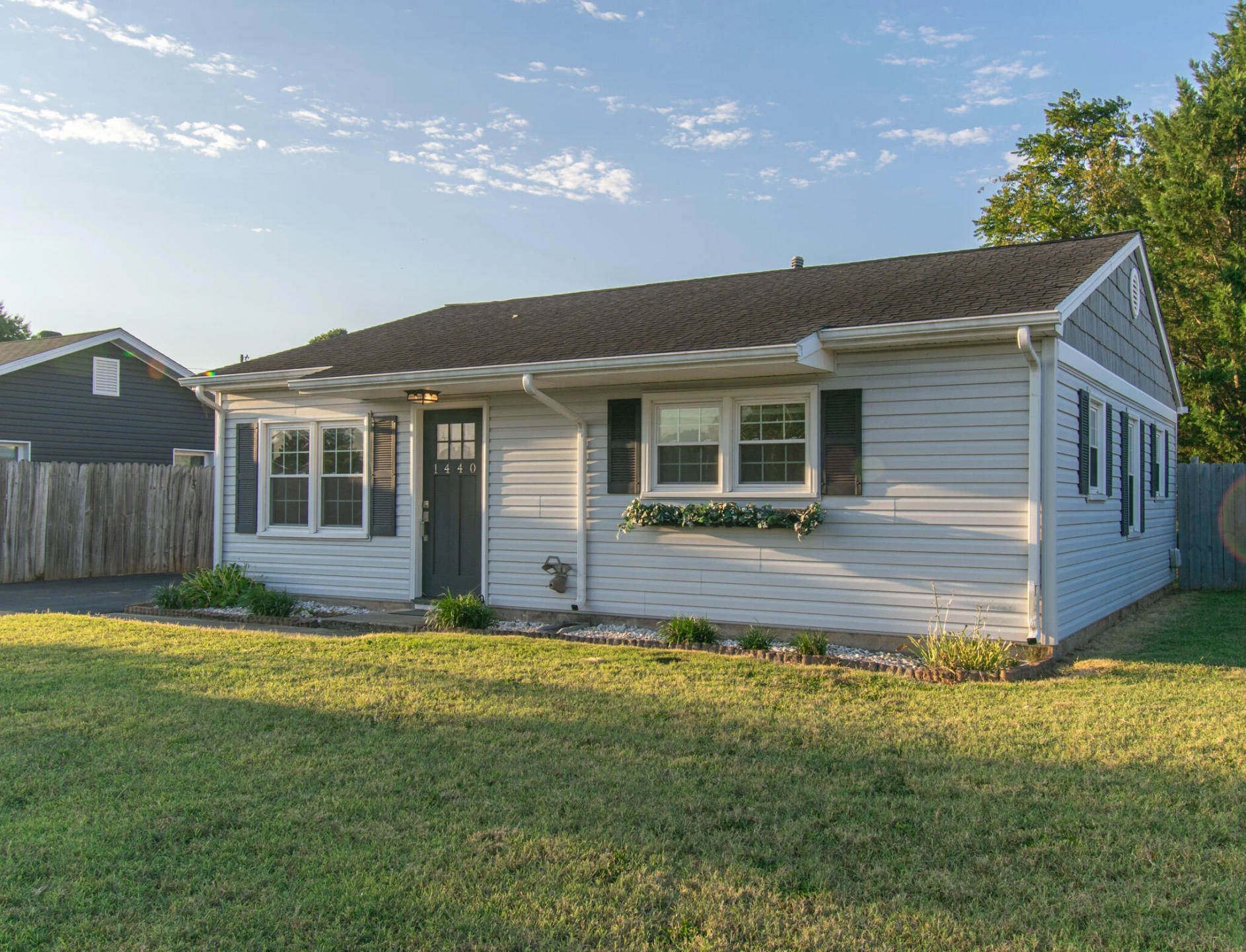 1440 Gordon ST - Photo 2