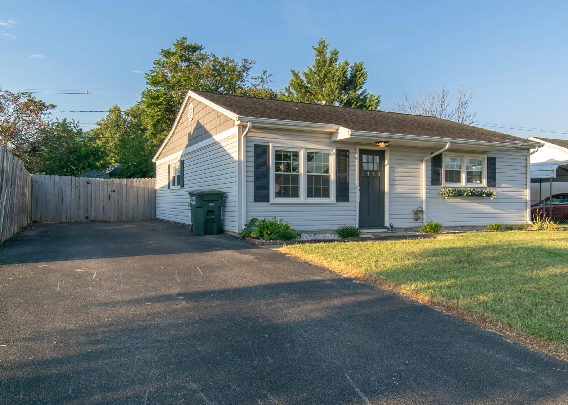 1440 Gordon ST - Photo 3