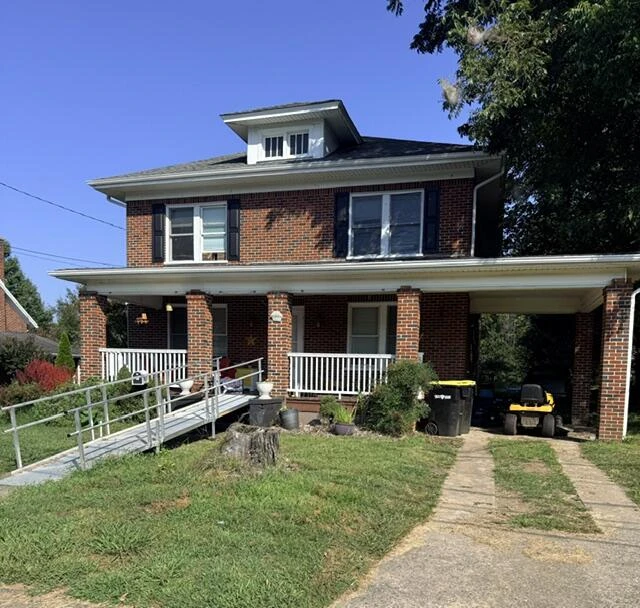 320 Diamond AVE