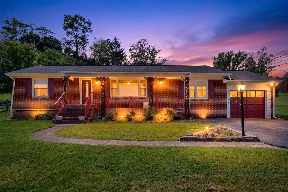 125 Maple AVE