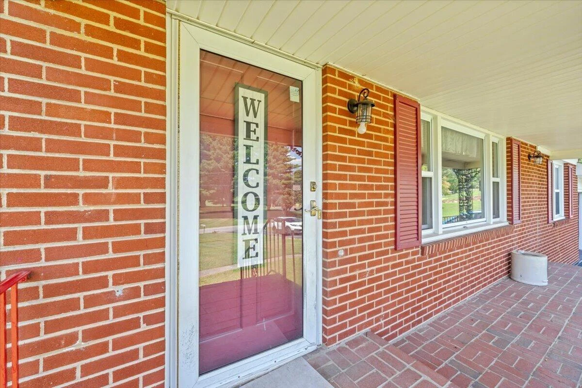 125 Maple AVE - Photo 2