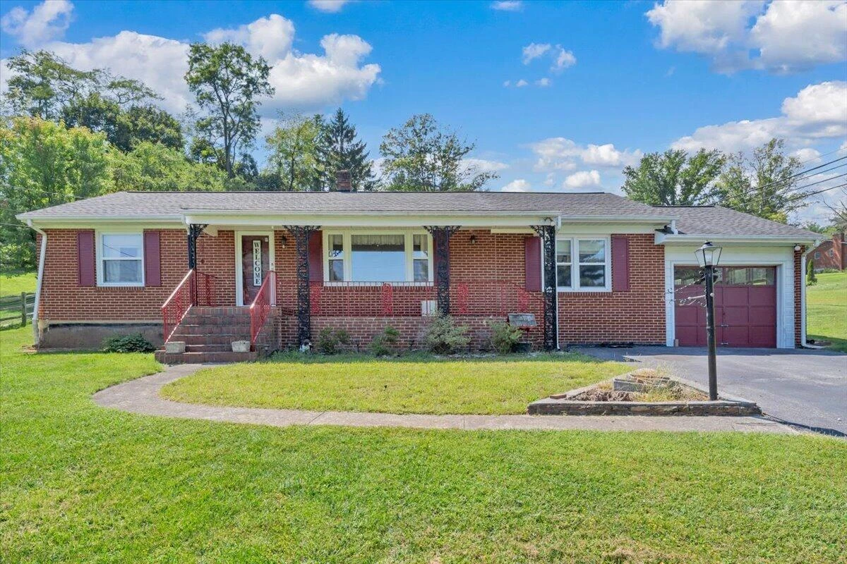 125 Maple AVE - Photo 3