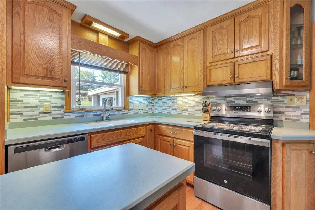 125 Maple AVE - Photo 11
