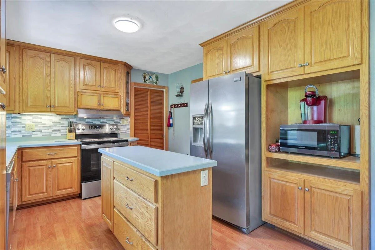 125 Maple AVE - Photo 12