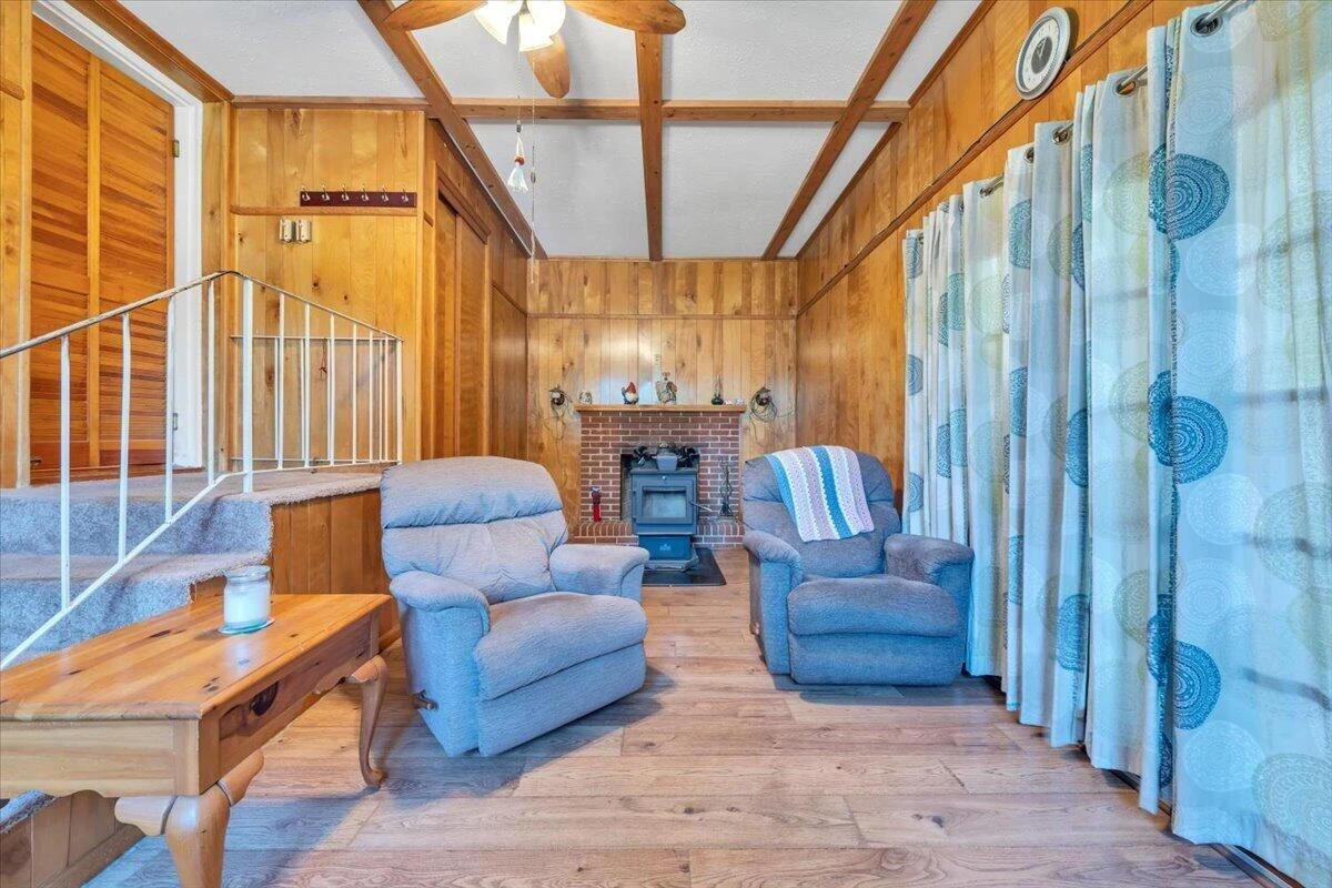 125 Maple AVE - Photo 13