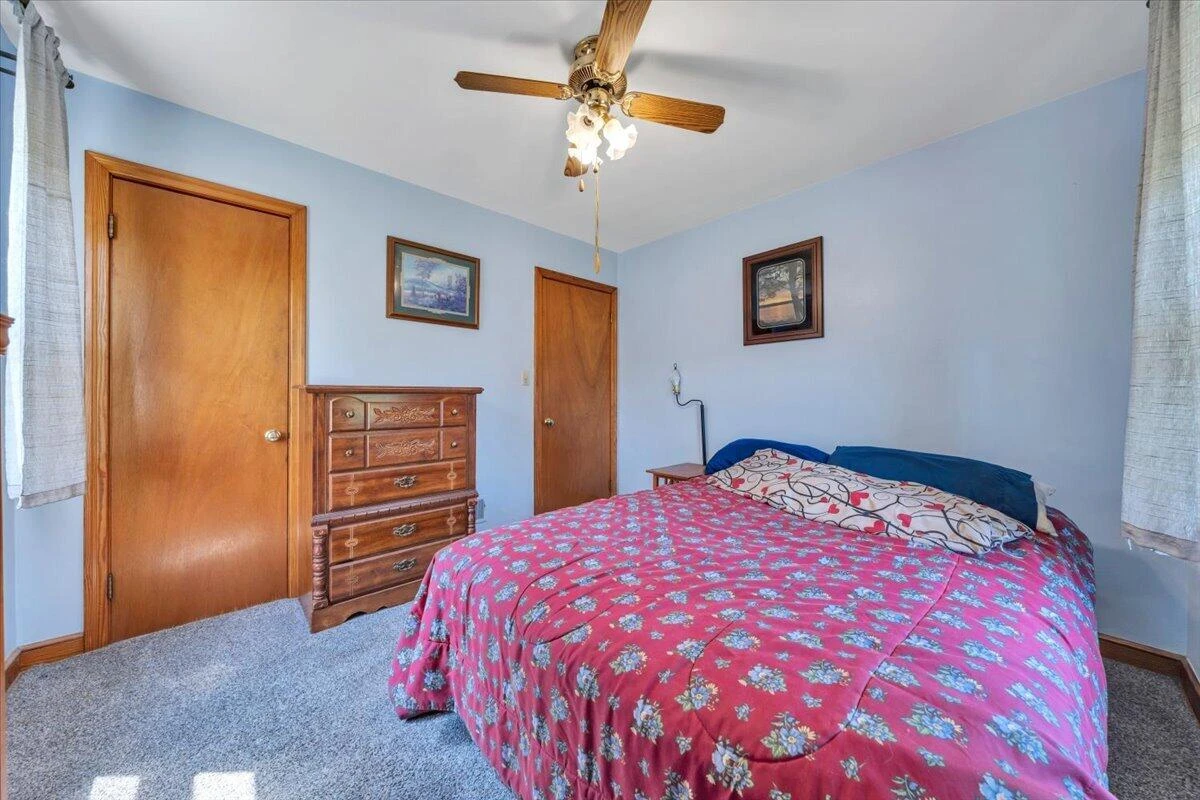 125 Maple AVE - Photo 16