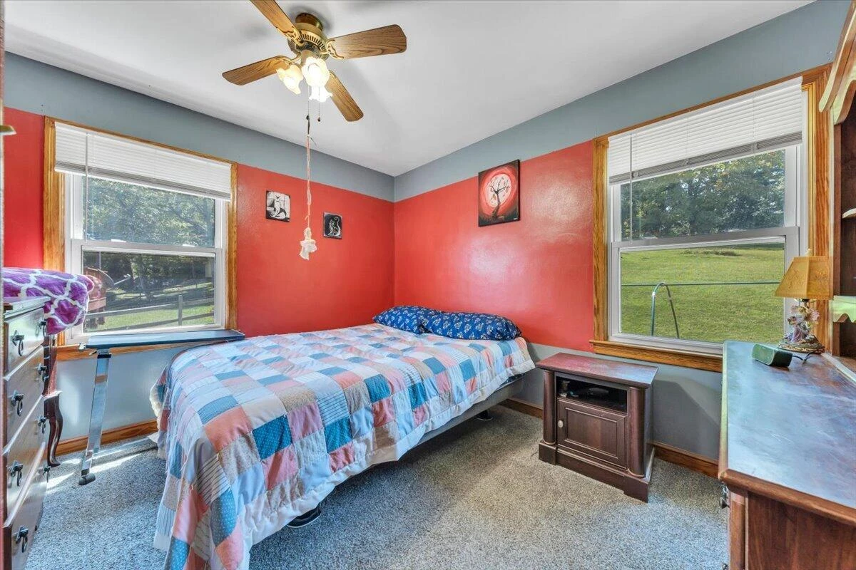 125 Maple AVE - Photo 17