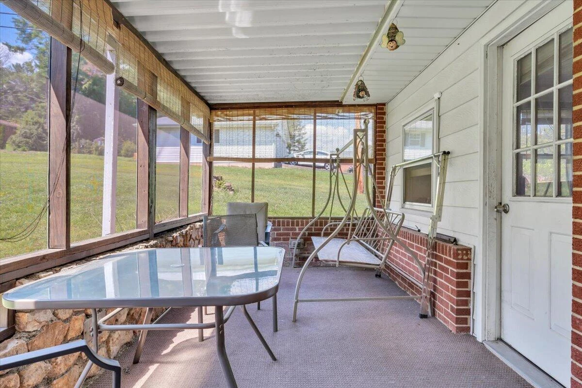 125 Maple AVE - Photo 21