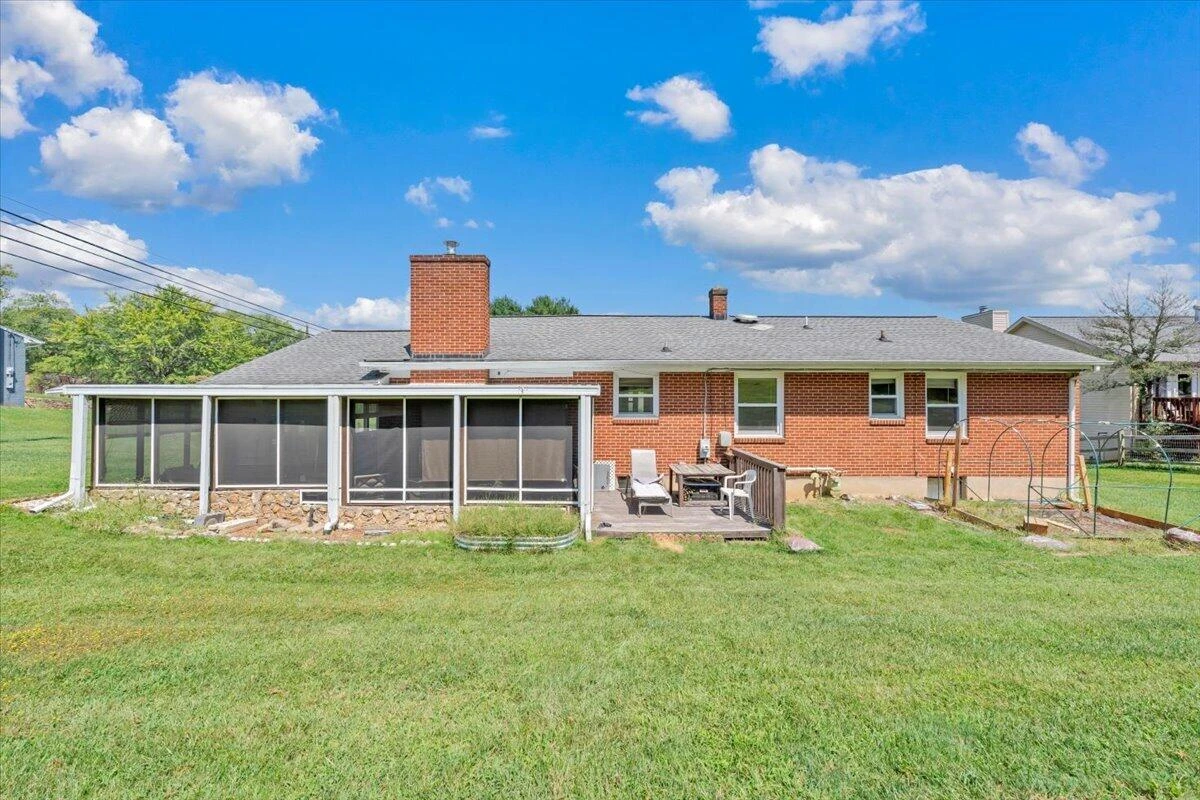 125 Maple AVE - Photo 25