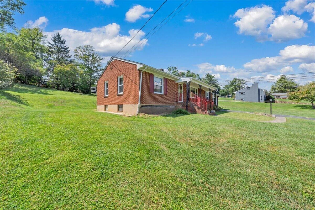 125 Maple AVE - Photo 27