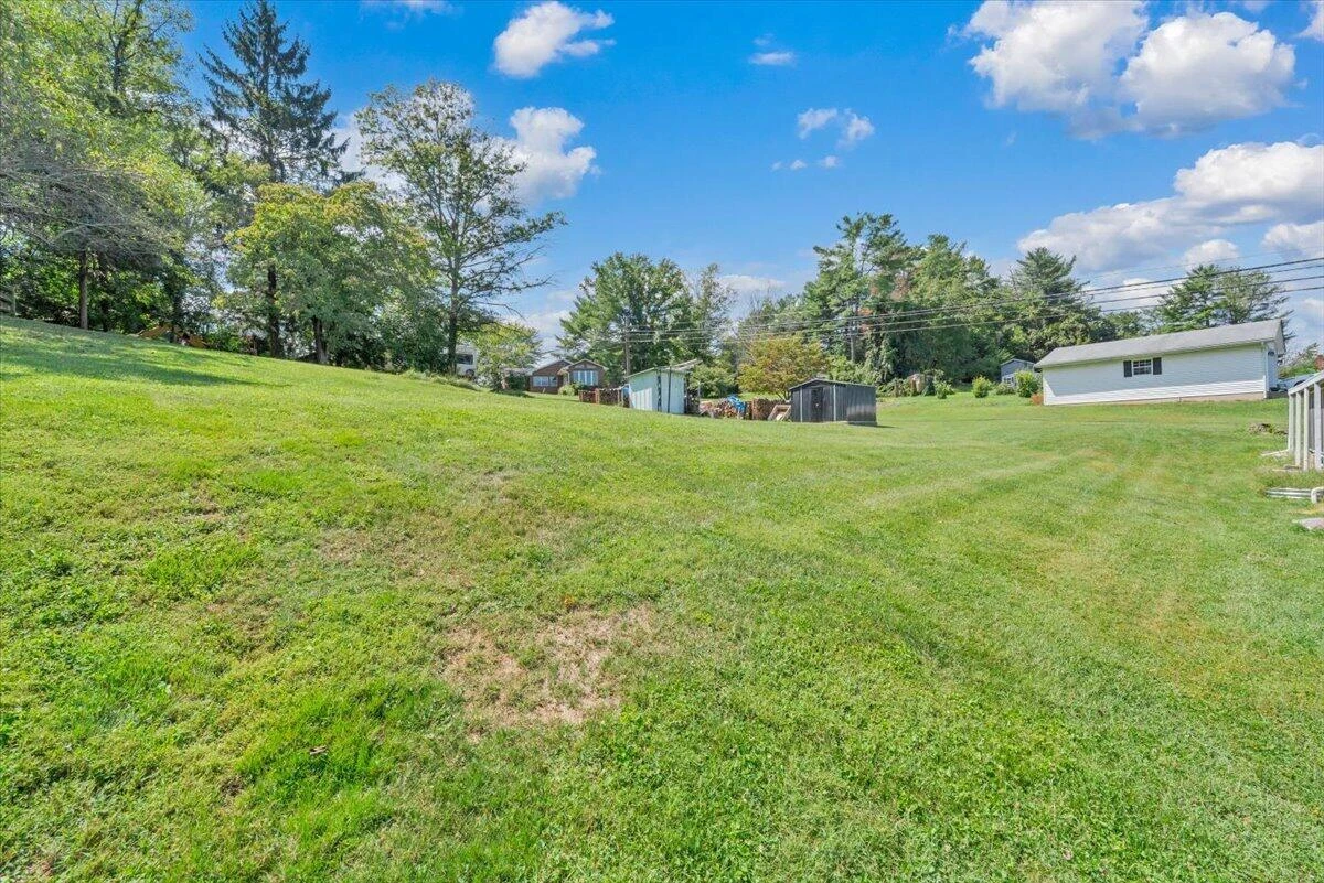 125 Maple AVE - Photo 28