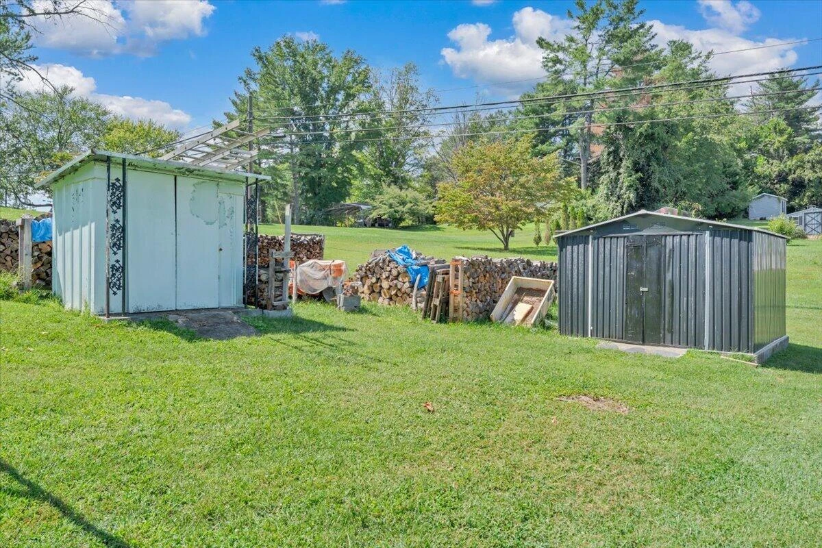 125 Maple AVE - Photo 29