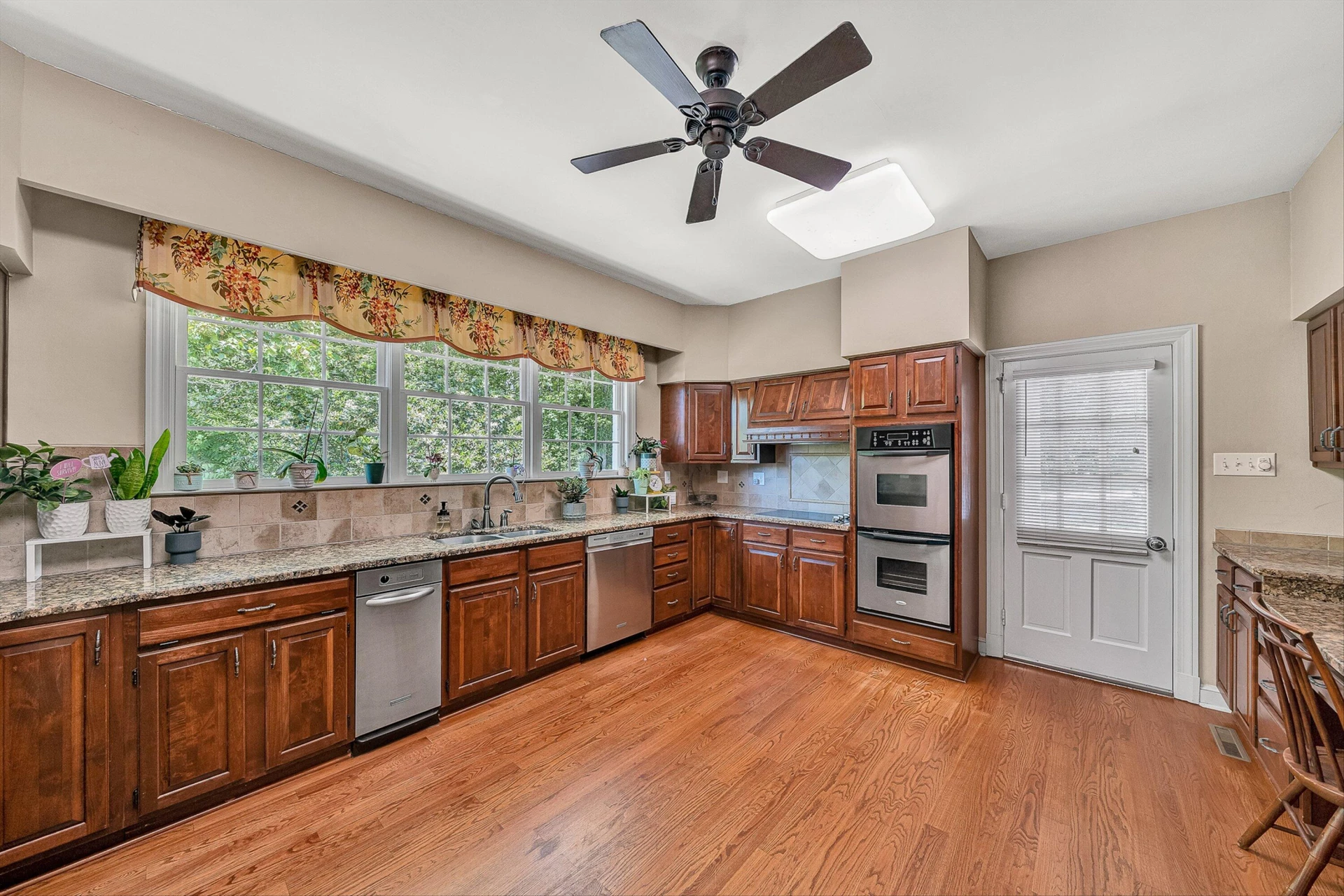 260 Peaceful Valley LN - Photo 9
