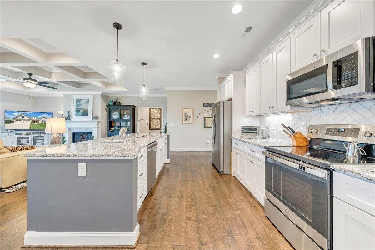 399 Merion CIR - Photo 16