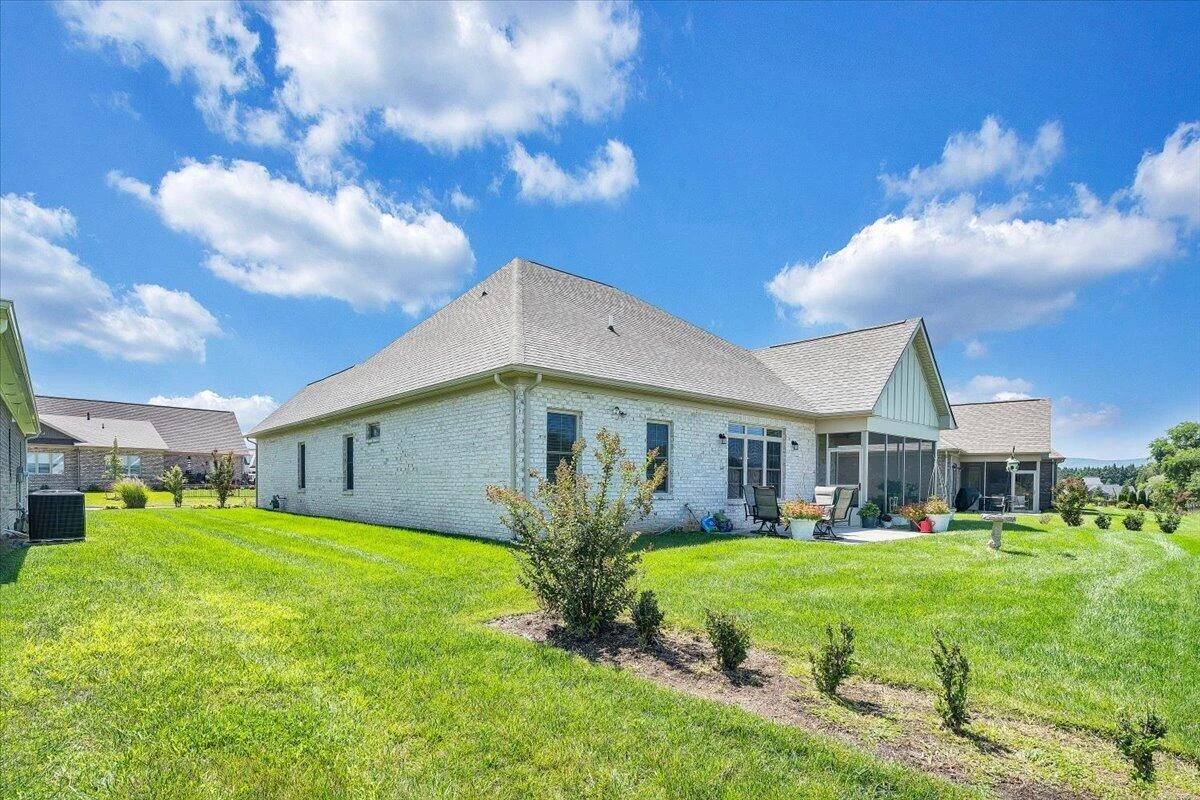 399 Merion CIR - Photo 44