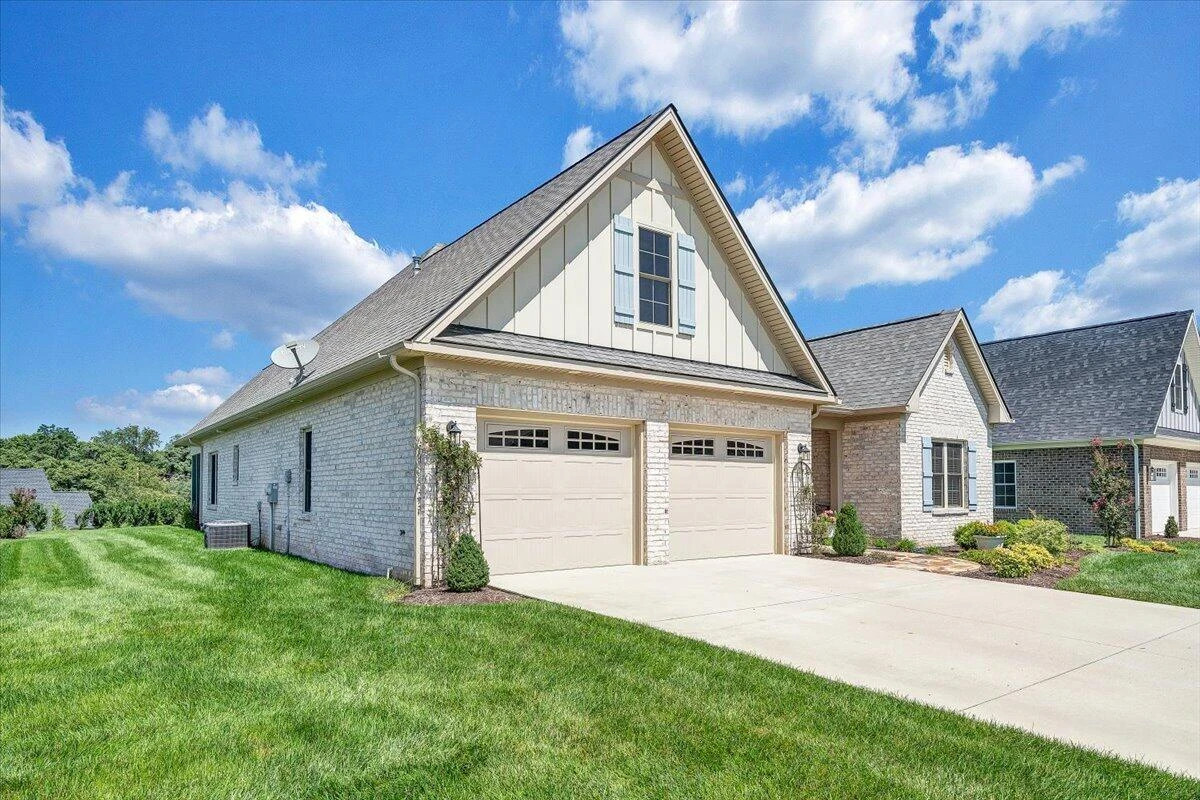 399 Merion CIR - Photo 50