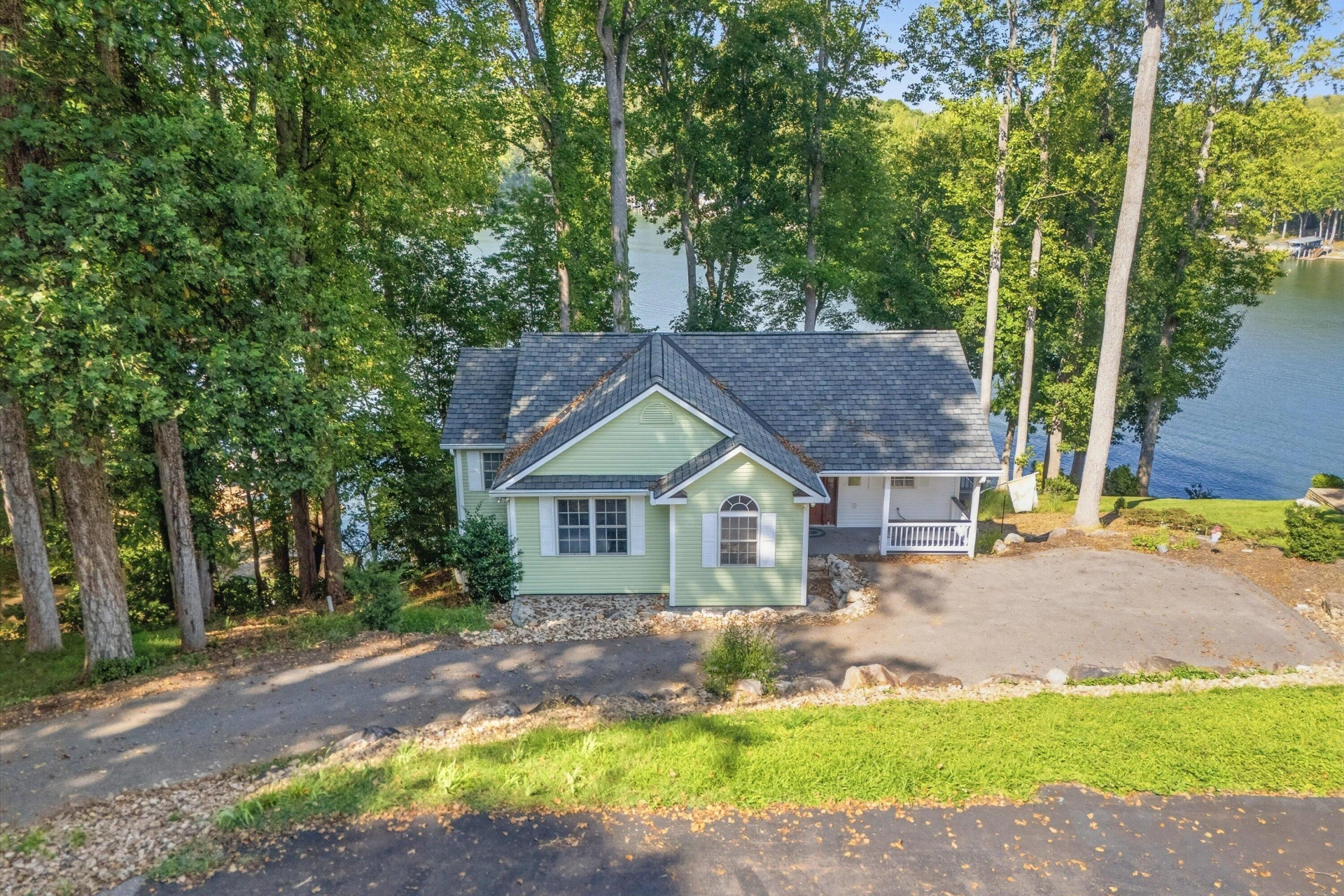 860 Long Island DR