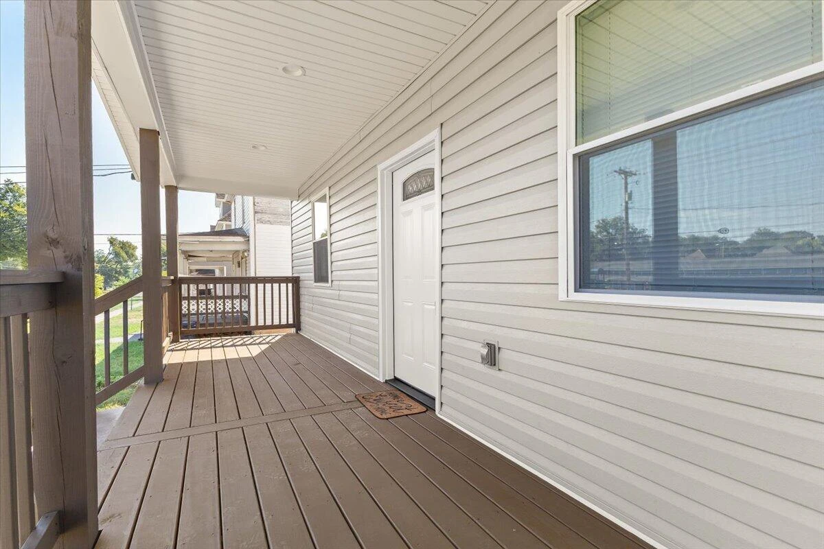 1528 Melrose AVE NW - Photo 5