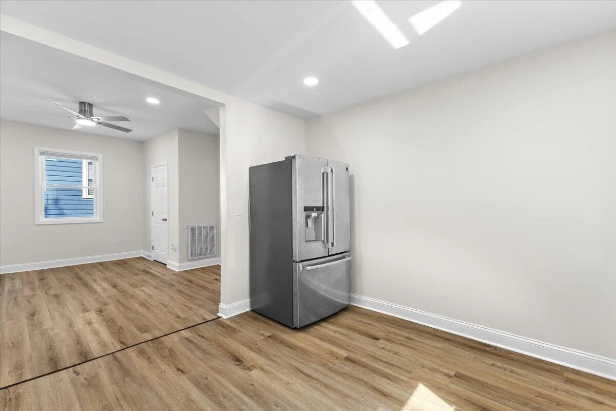 1528 Melrose AVE NW - Photo 11