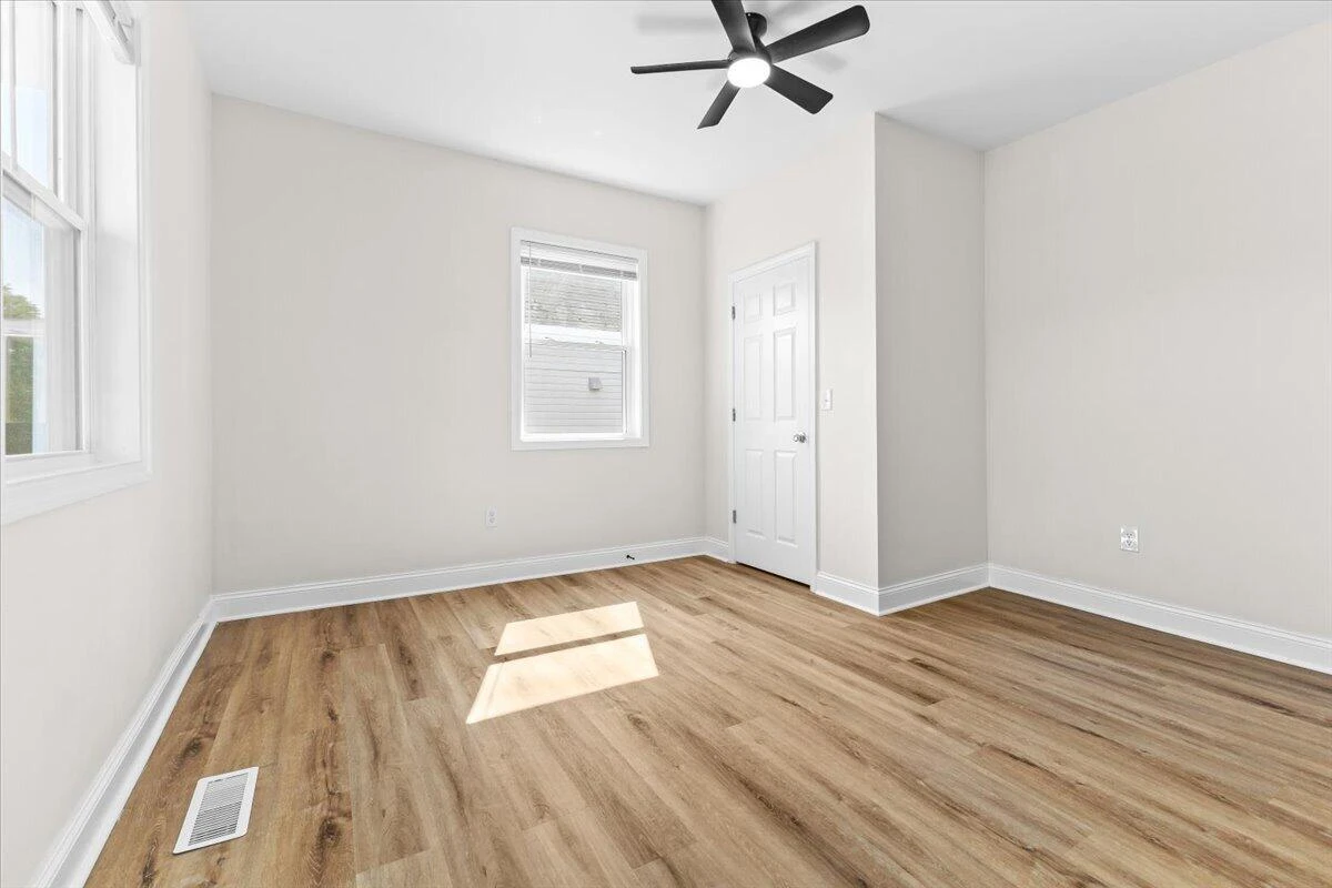 1528 Melrose AVE NW - Photo 12