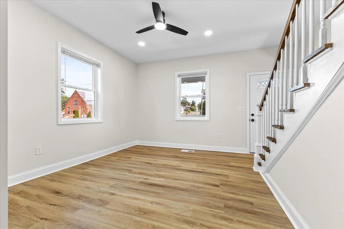1528 Melrose AVE NW - Photo 16