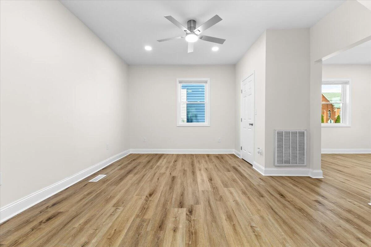 1528 Melrose AVE NW - Photo 18