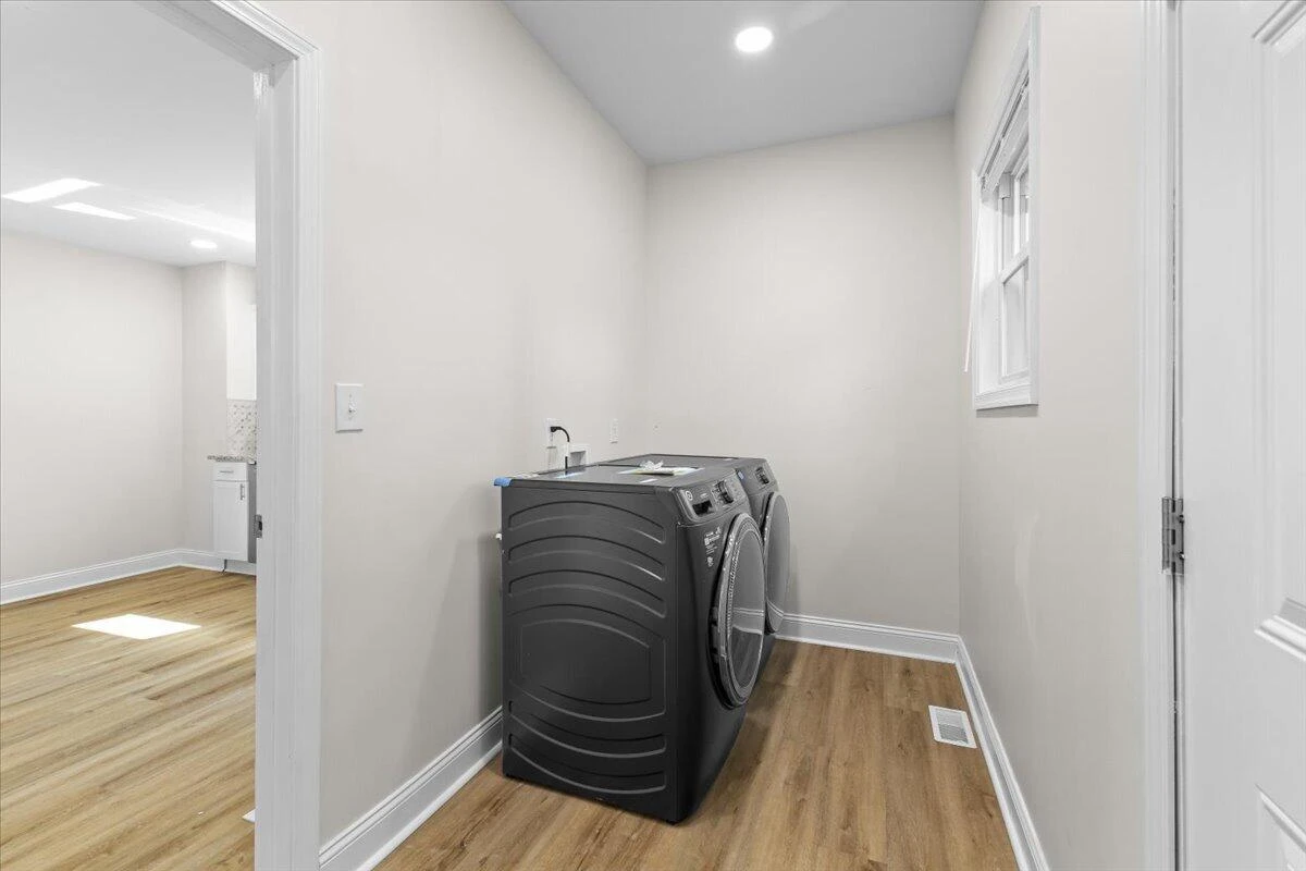 1528 Melrose AVE NW - Photo 19