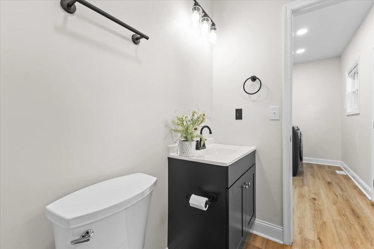1528 Melrose AVE NW - Photo 21