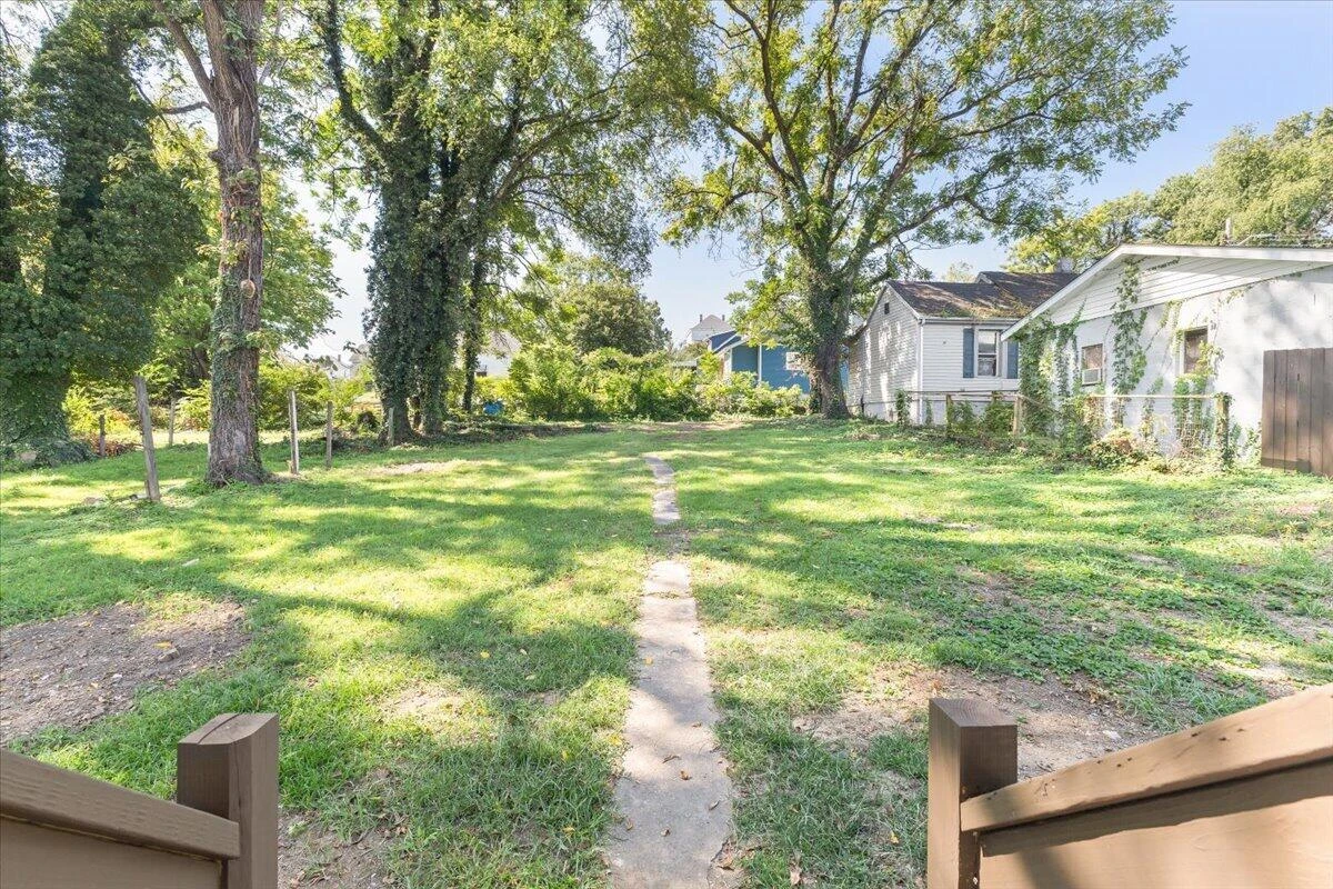 1528 Melrose AVE NW - Photo 31