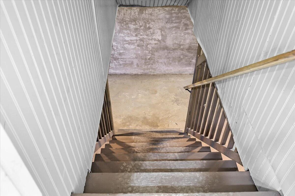 1528 Melrose AVE NW - Photo 33
