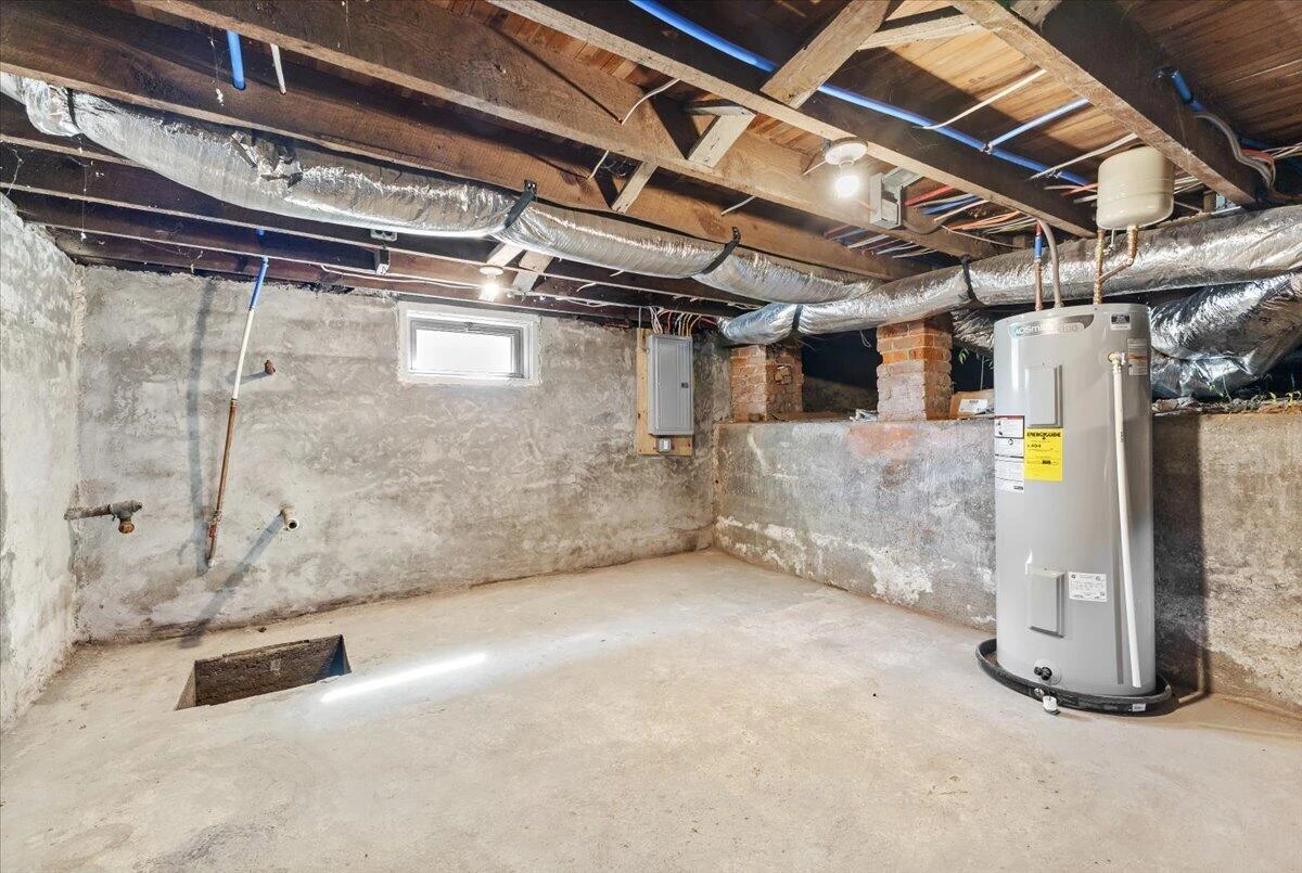 1528 Melrose AVE NW - Photo 34