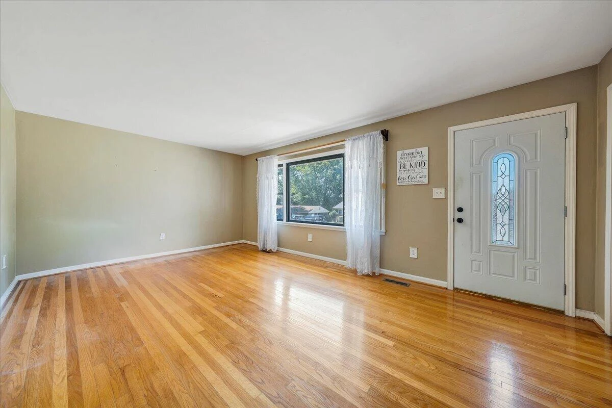5605 Oakland BLVD - Photo 3