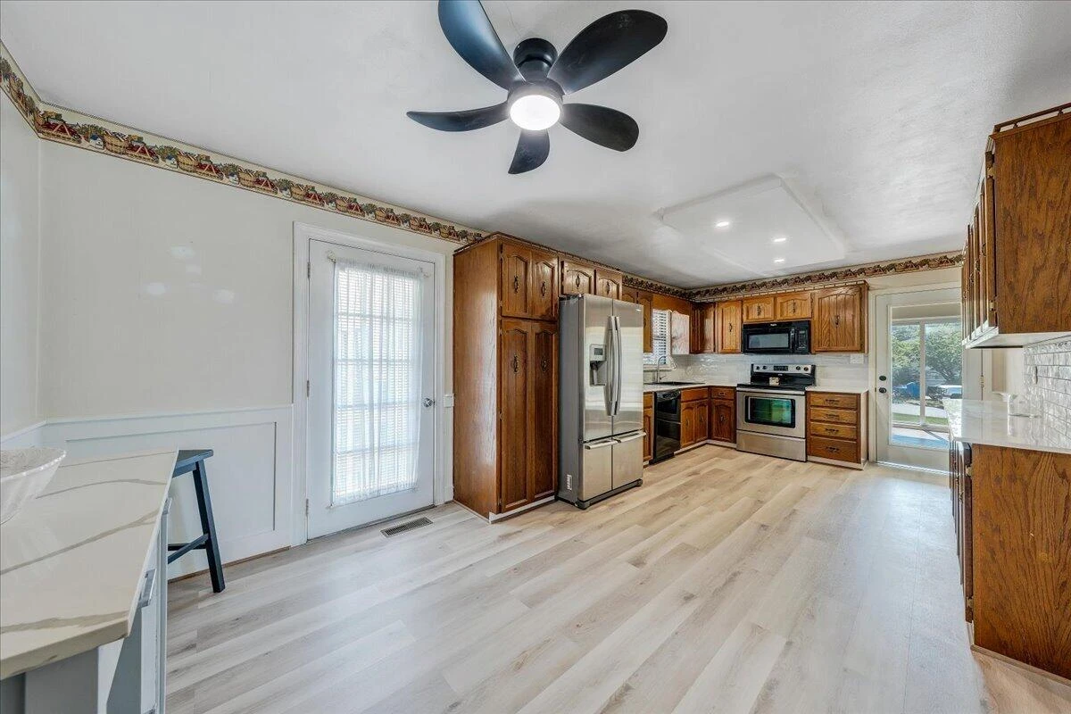 5605 Oakland BLVD - Photo 6