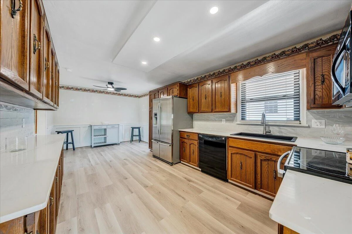 5605 Oakland BLVD - Photo 7