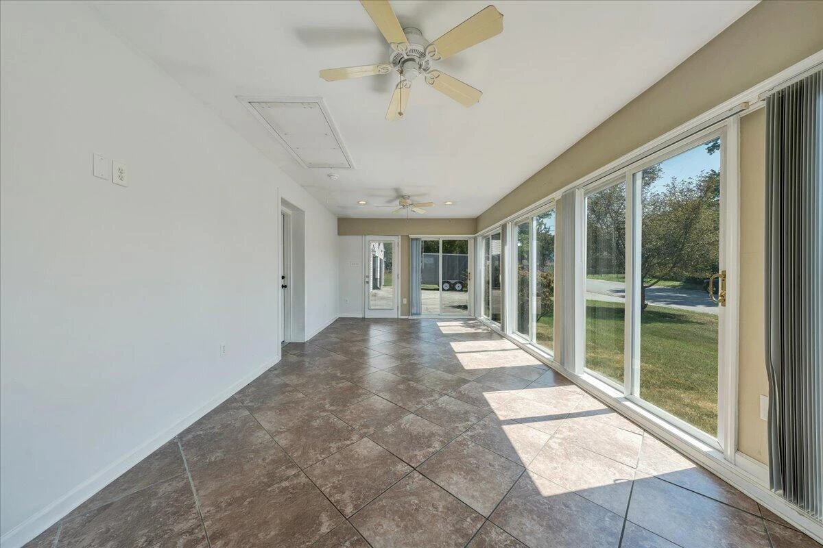 5605 Oakland BLVD - Photo 10