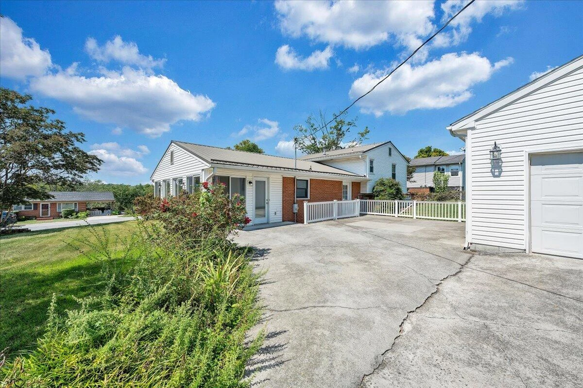 5605 Oakland BLVD - Photo 35