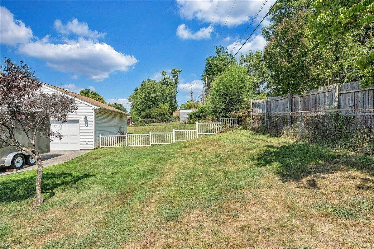 5605 Oakland BLVD - Photo 36