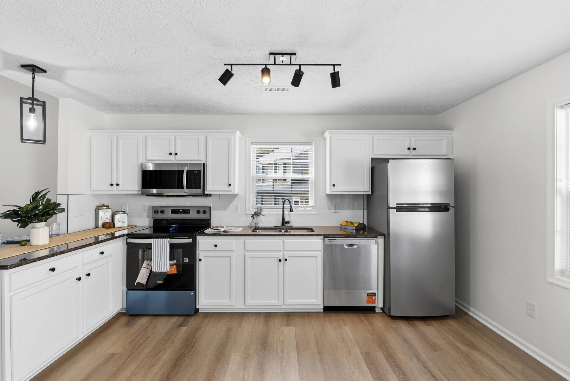 1507 Cassell LN - Photo 3