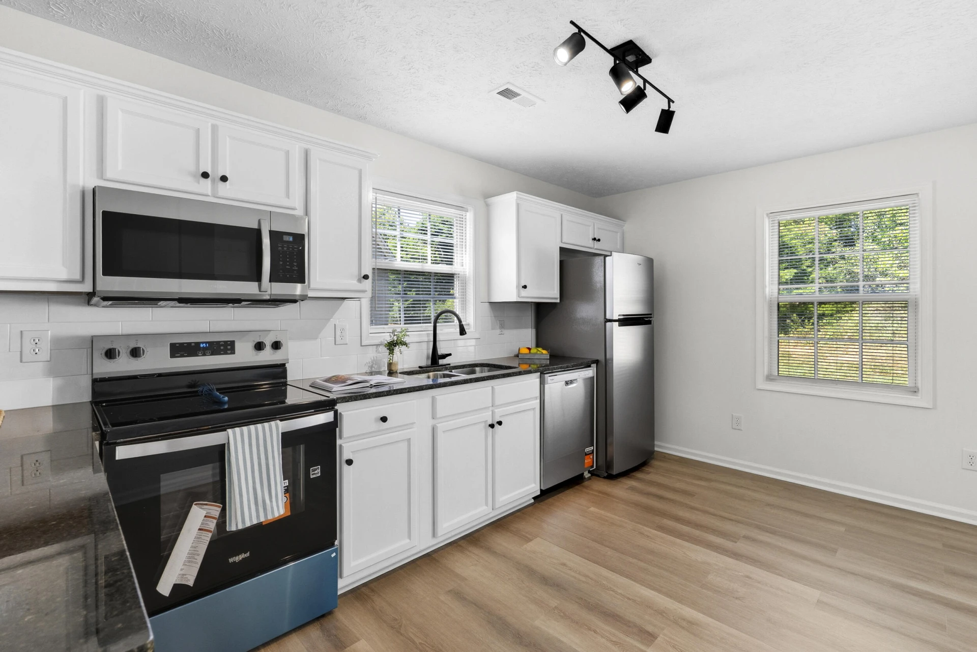 1507 Cassell LN - Photo 7