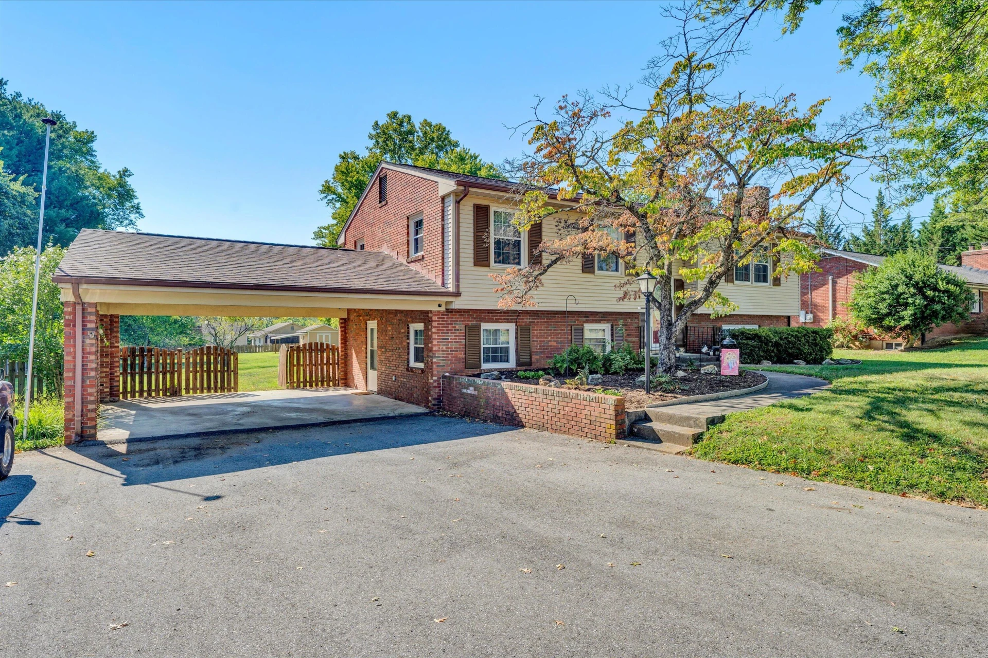6427 N Barrens RD