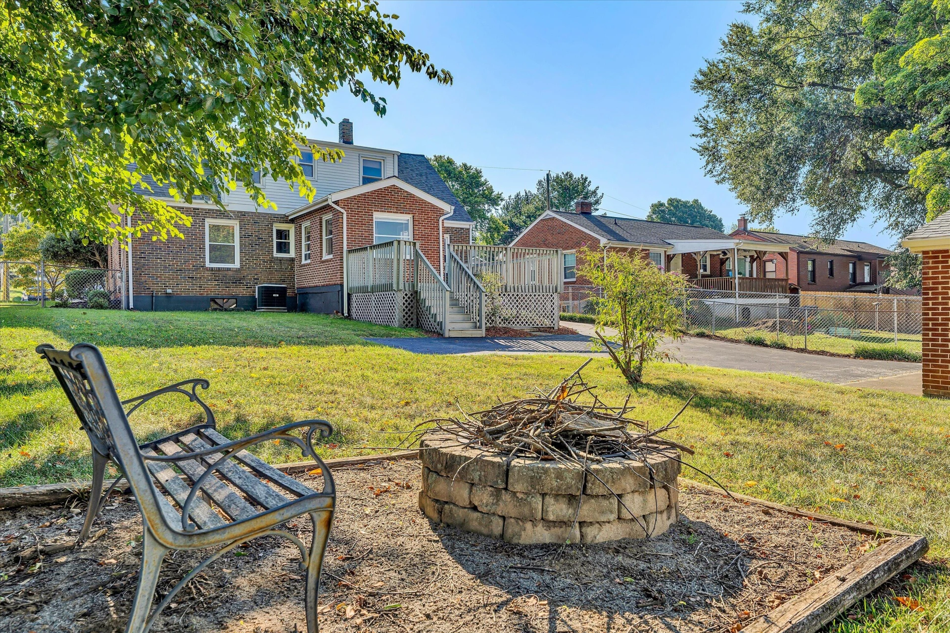 219 Valleydale AVE - Photo 2