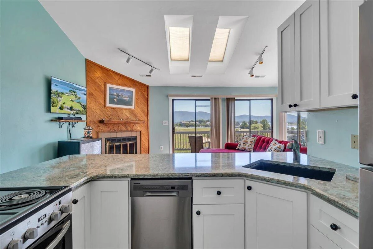 150 Sailors Cove DR #UNIT 1218 - Photo 3