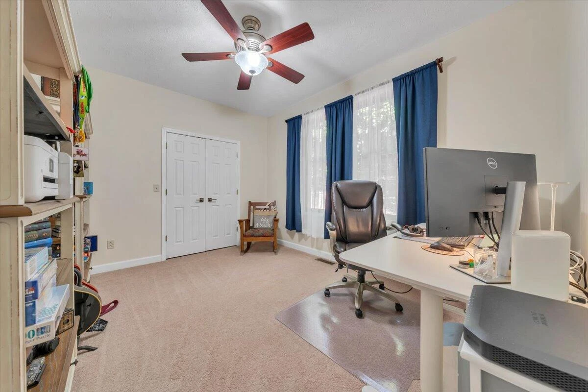 109 Creeden DR - Photo 28