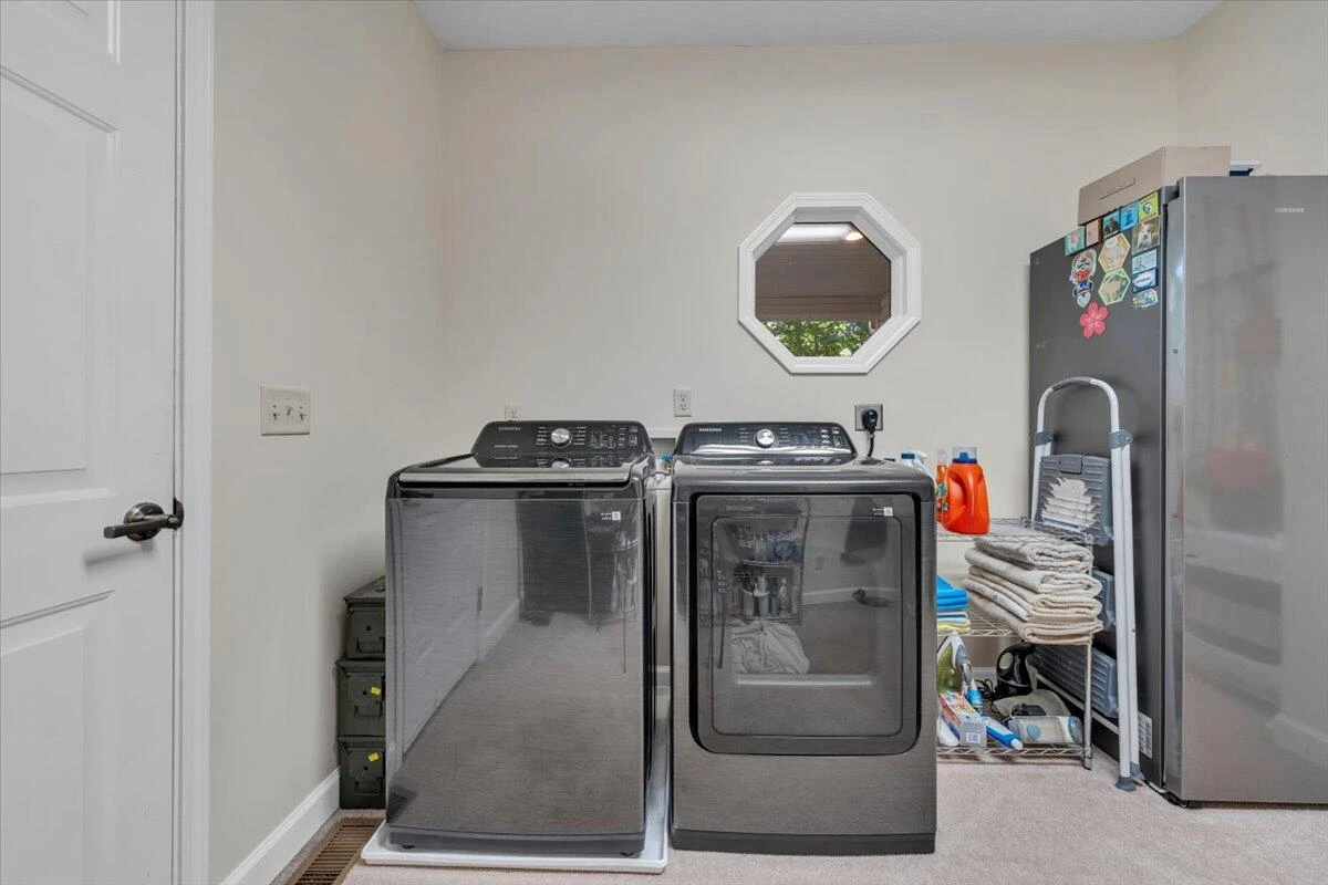 109 Creeden DR - Photo 32