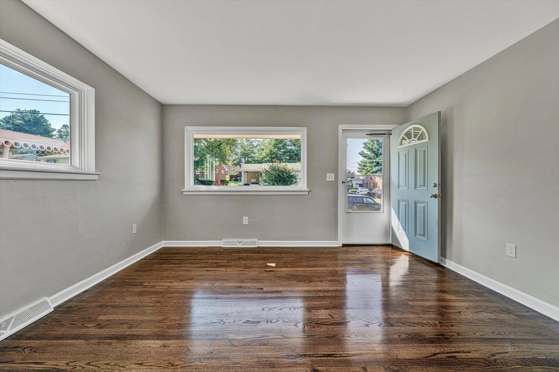 3757 Troutland AVE NW - Photo 3