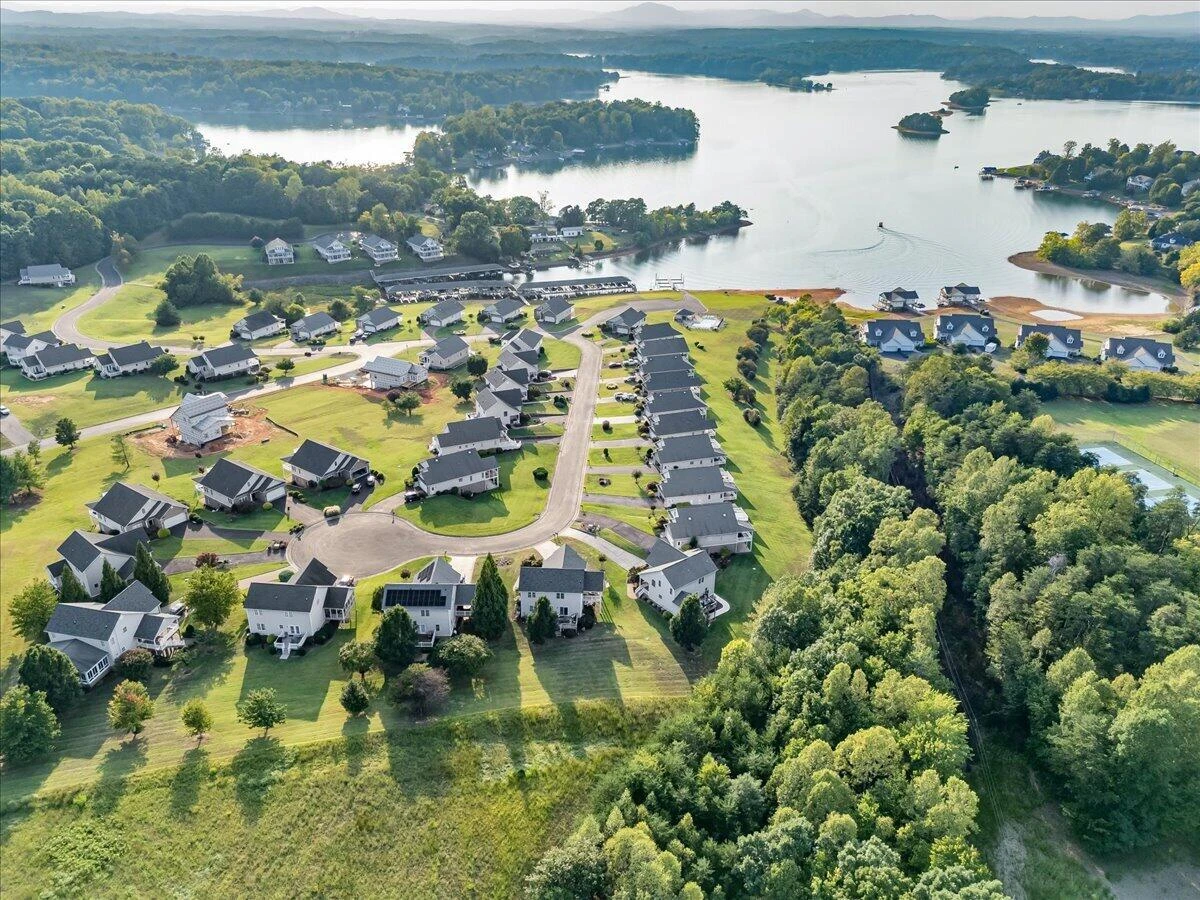 435 Lands End CIR