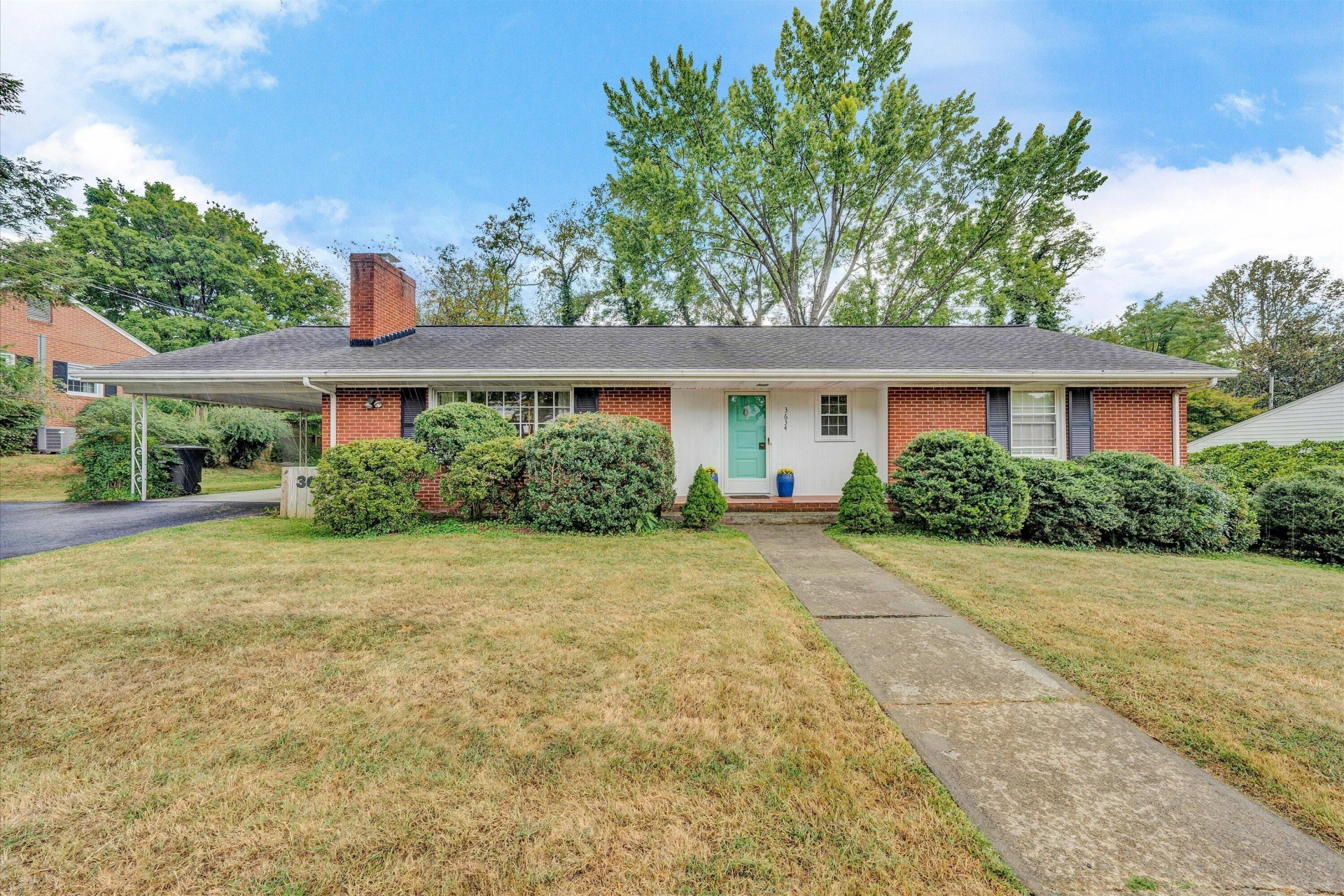 3634 Larson LN