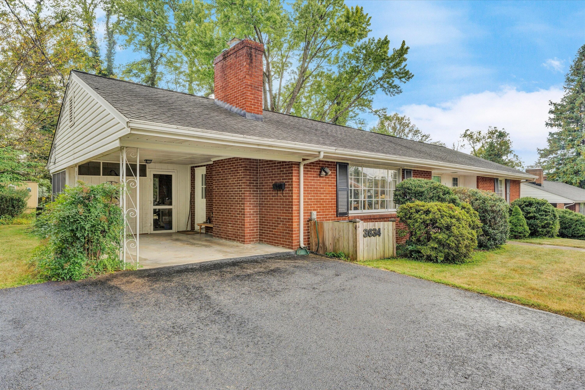 3634 Larson LN - Photo 2