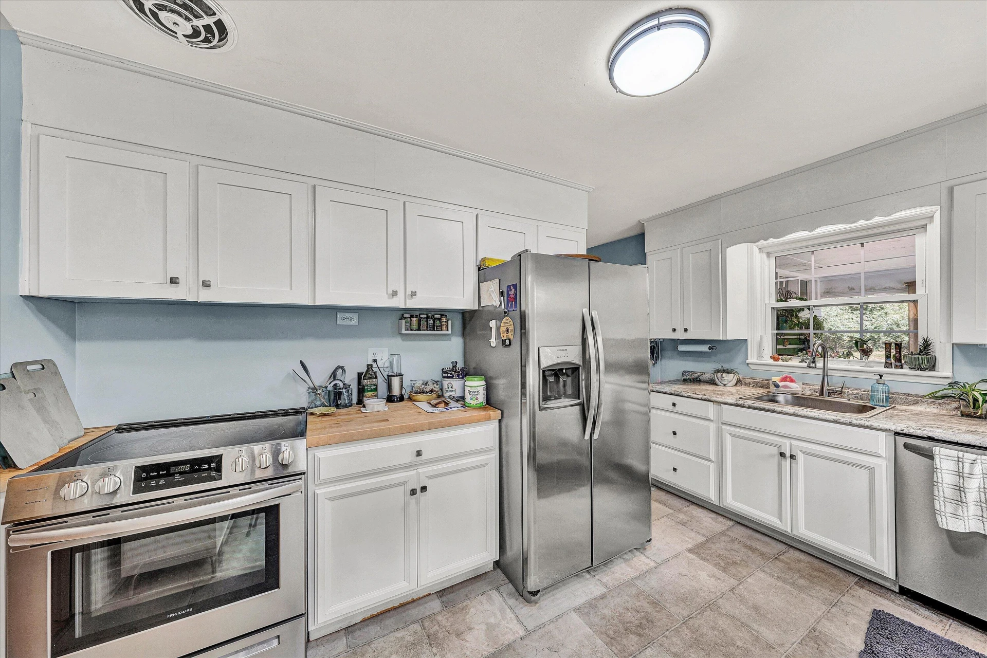3634 Larson LN - Photo 8