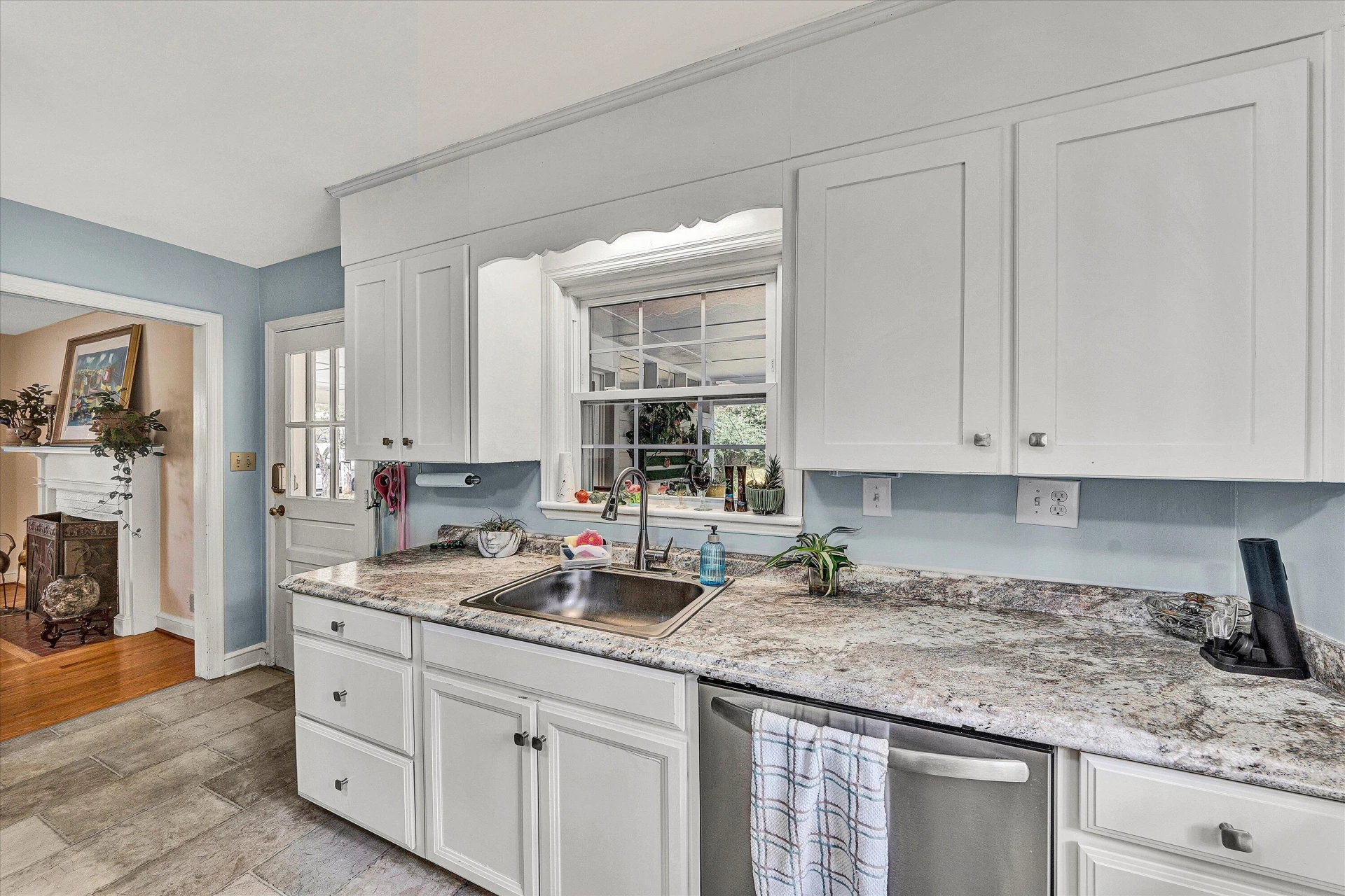3634 Larson LN - Photo 9
